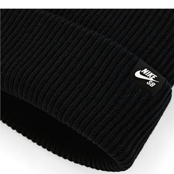 NIKE SB FISHERMAN BEANIE BLACK. - Picture 7 of 8